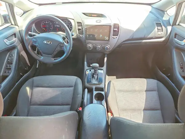 3KPFK4A71HE074490 2017 KIA FORTE - Image 8