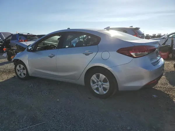 3KPFK4A71HE075199 2017 KIA FORTE - Image 2