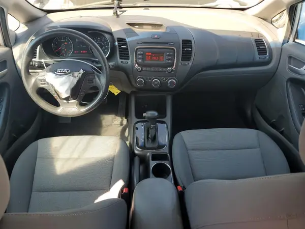 3KPFK4A71HE075199 2017 KIA FORTE - Image 8