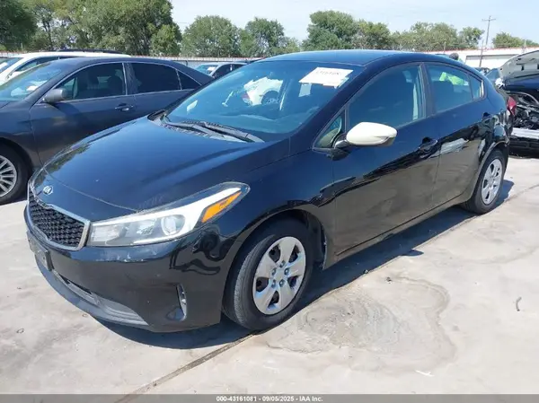 3KPFK4A71HE075901 2017 KIA FORTE - Image 2