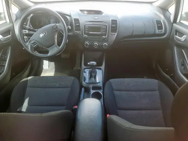 3KPFK4A71HE076451 2017 KIA FORTE - Image 8