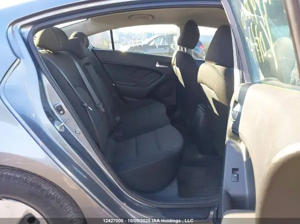 3KPFK4A71HE077745 2017 KIA FORTE - Image 8