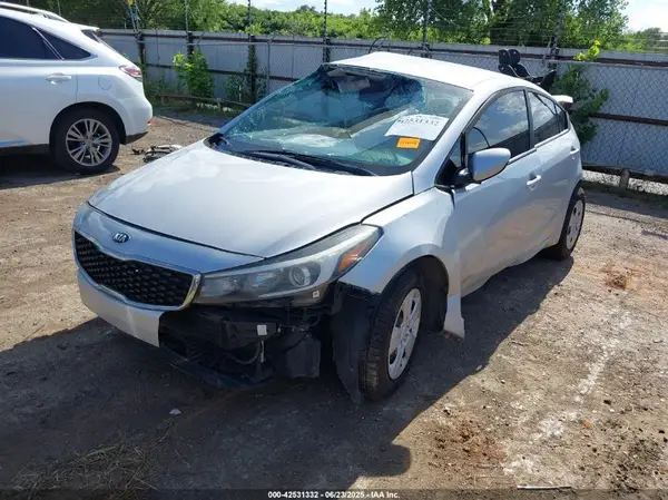 3KPFK4A71HE078037 2017 KIA FORTE - Image 2