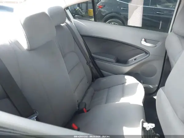 3KPFK4A71HE078037 2017 KIA FORTE - Image 8