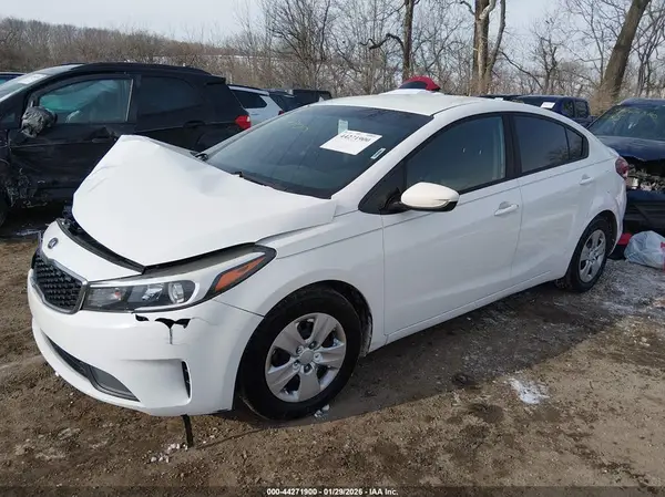 3KPFK4A71HE078927 2017 KIA FORTE - Image 2