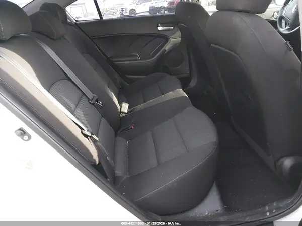 3KPFK4A71HE078927 2017 KIA FORTE - Image 8