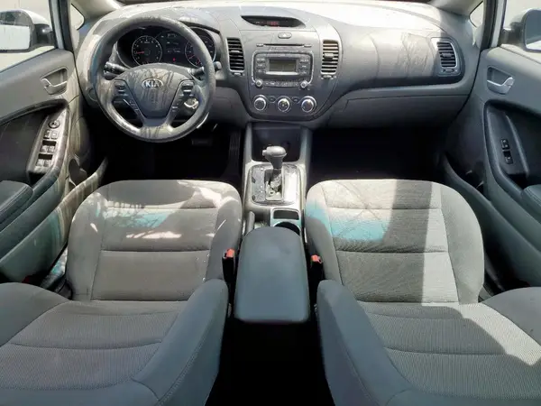 3KPFK4A71HE081505 2017 KIA FORTE - Image 8