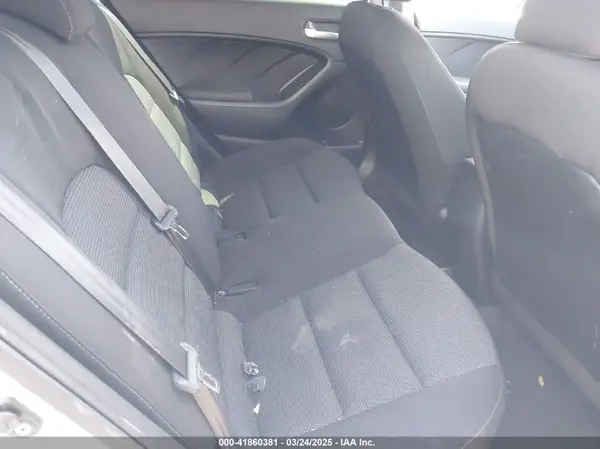 3KPFK4A71HE082296 2017 KIA FORTE - Image 8