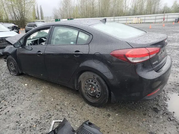 3KPFK4A71HE082735 2017 KIA FORTE - Image 2