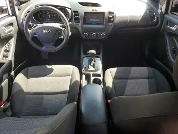 3KPFK4A71HE082816 2017 KIA FORTE - Image 8