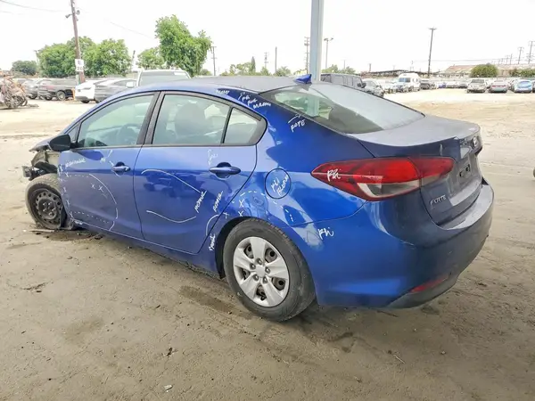 3KPFK4A71HE083089 2017 KIA FORTE - Image 2
