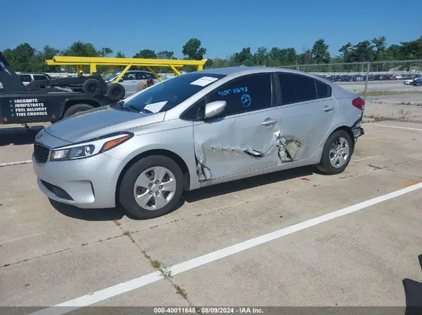 3KPFK4A71HE083741 2017 KIA FORTE - Image 2