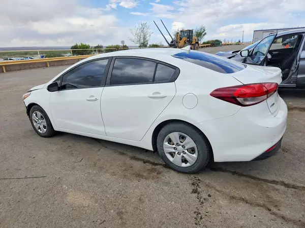 3KPFK4A71HE084999 2017 KIA FORTE - Image 2