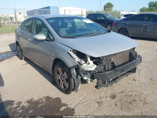 3KPFK4A71HE085778 2017 KIA FORTE - Image 1