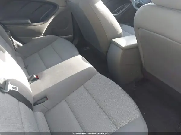 3KPFK4A71HE085778 2017 KIA FORTE - Image 8