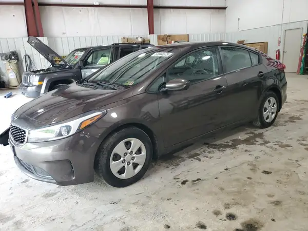3KPFK4A71HE087398 2017 KIA FORTE - Image 1