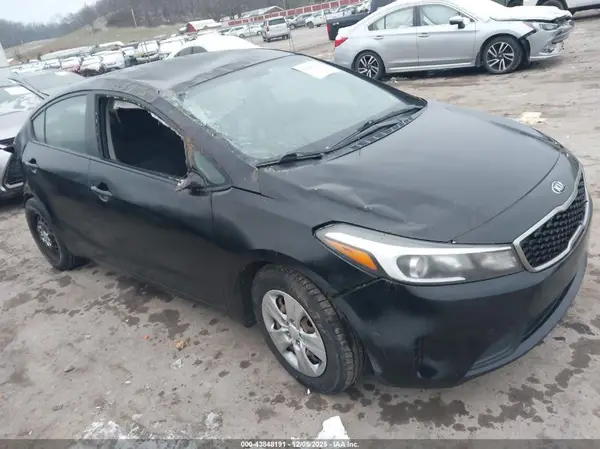 3KPFK4A71HE087952 2017 KIA FORTE - Image 1