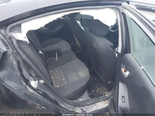 3KPFK4A71HE087952 2017 KIA FORTE - Image 8