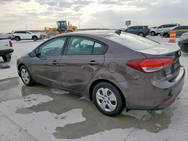 3KPFK4A71HE088213 2017 KIA FORTE - Image 2