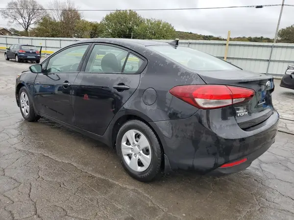 3KPFK4A71HE089166 2017 KIA FORTE - Image 2