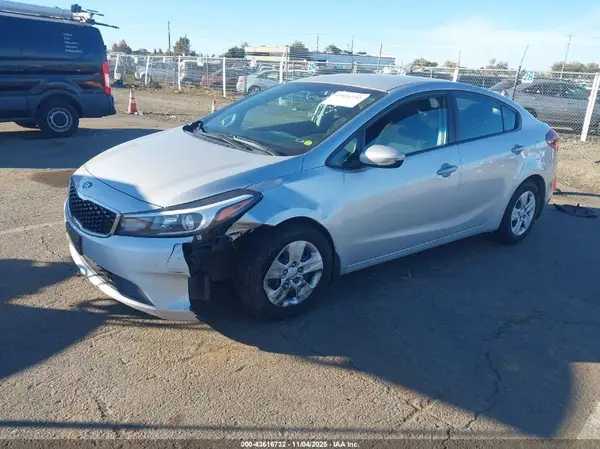 3KPFK4A71HE089765 2017 KIA FORTE - Image 2