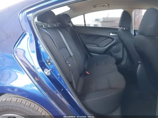 3KPFK4A71HE092830 2017 KIA FORTE - Image 8