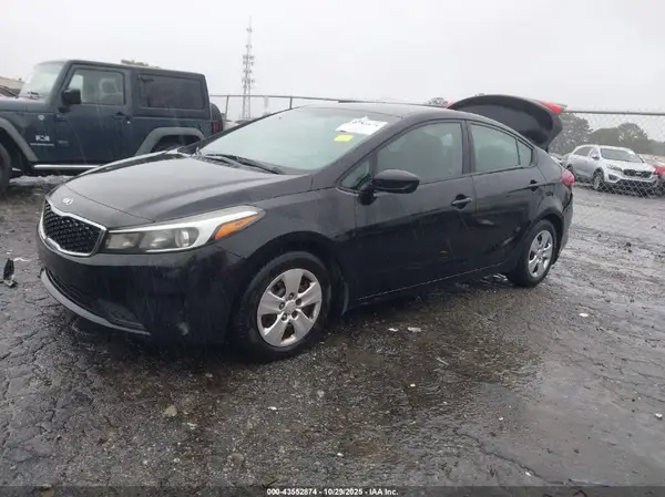 3KPFK4A71HE093119 2017 KIA FORTE - Image 2