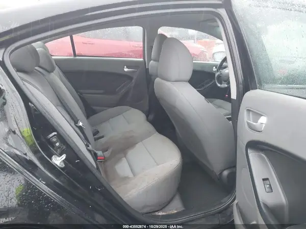 3KPFK4A71HE093119 2017 KIA FORTE - Image 8