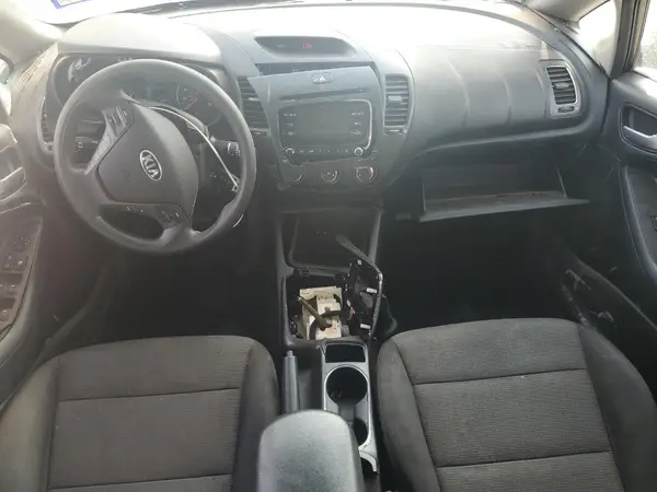 3KPFK4A71HE093427 2017 KIA FORTE - Image 8