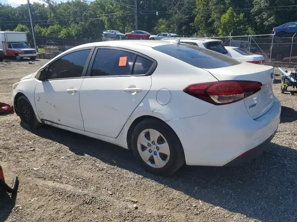 3KPFK4A71HE095260 2017 KIA FORTE - Image 2
