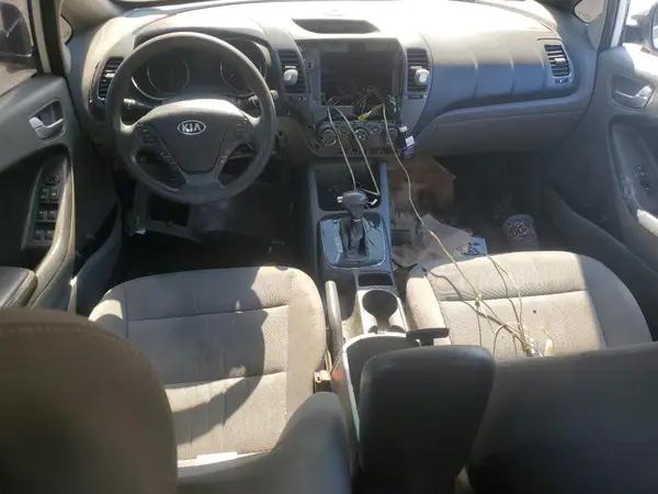 3KPFK4A71HE095260 2017 KIA FORTE - Image 8