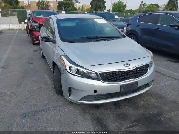 3KPFK4A71HE096490 2017 KIA FORTE - Image 1