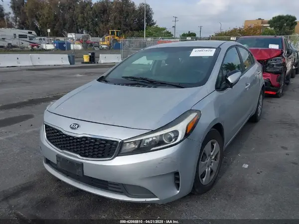 3KPFK4A71HE096490 2017 KIA FORTE - Image 2