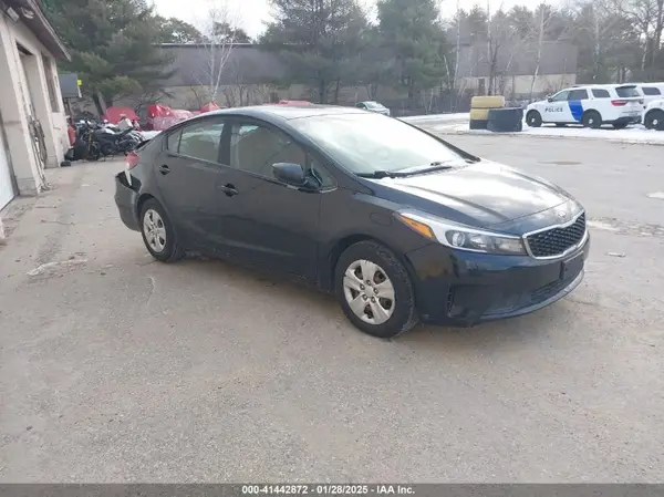 3KPFK4A71HE098885 2017 KIA FORTE - Image 1