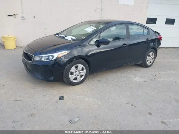 3KPFK4A71HE098885 2017 KIA FORTE - Image 2