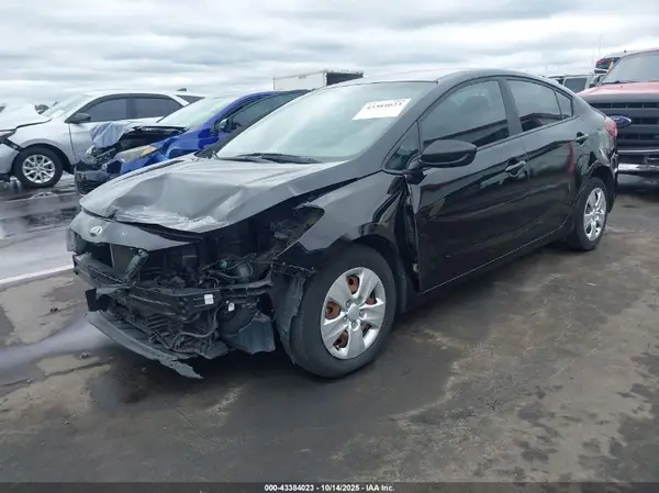 3KPFK4A71HE101302 2017 KIA FORTE - Image 2