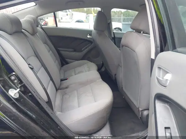 3KPFK4A71HE101302 2017 KIA FORTE - Image 8