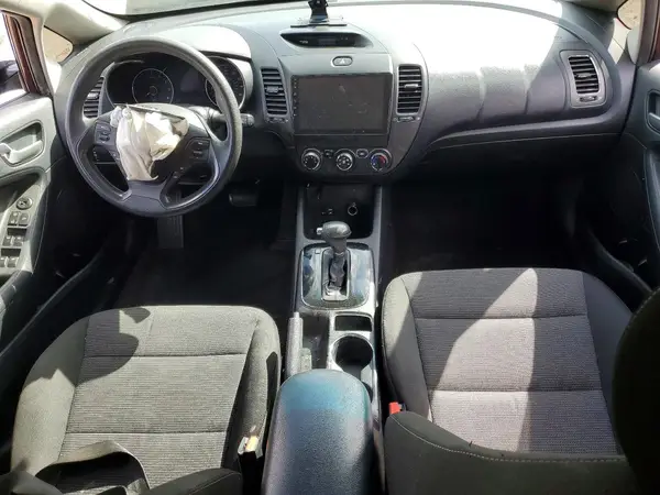 3KPFK4A71HE101400 2017 KIA FORTE - Image 8