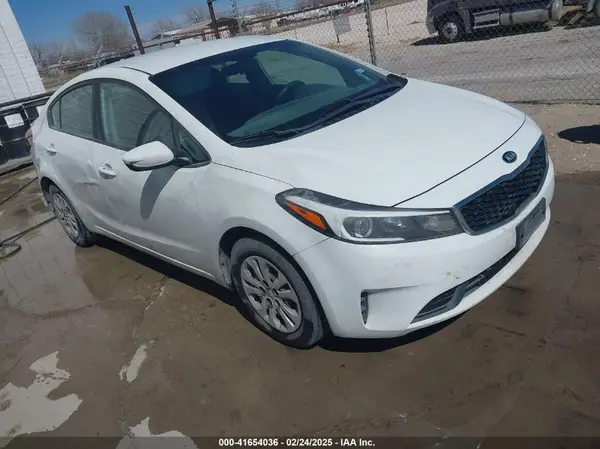 3KPFK4A71HE103812 2017 KIA FORTE - Image 1