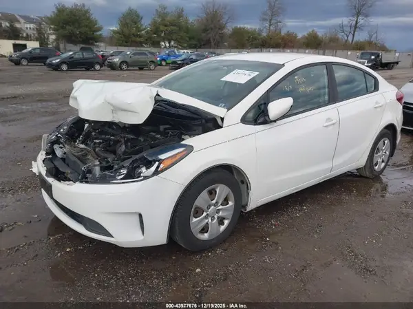 3KPFK4A71HE104345 2017 KIA FORTE - Image 2