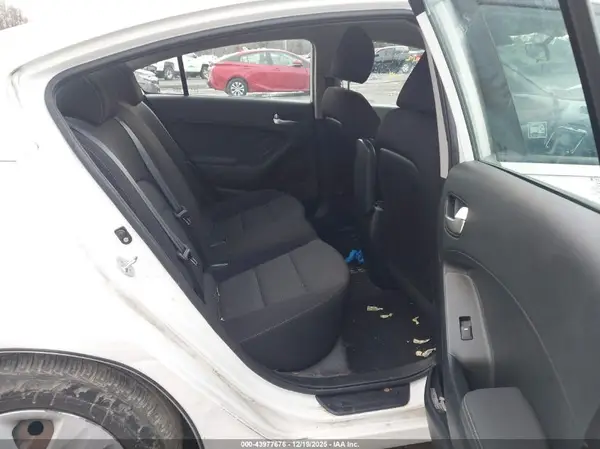 3KPFK4A71HE104345 2017 KIA FORTE - Image 8