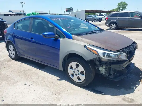 3KPFK4A71HE107178 2017 KIA FORTE - Image 1