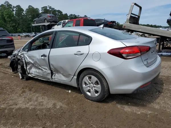 3KPFK4A71HE109061 2017 KIA FORTE - Image 2