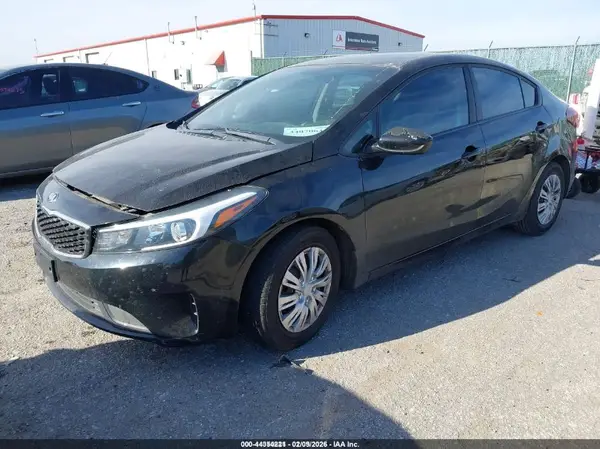 3KPFK4A71HE109206 2017 KIA FORTE - Image 2