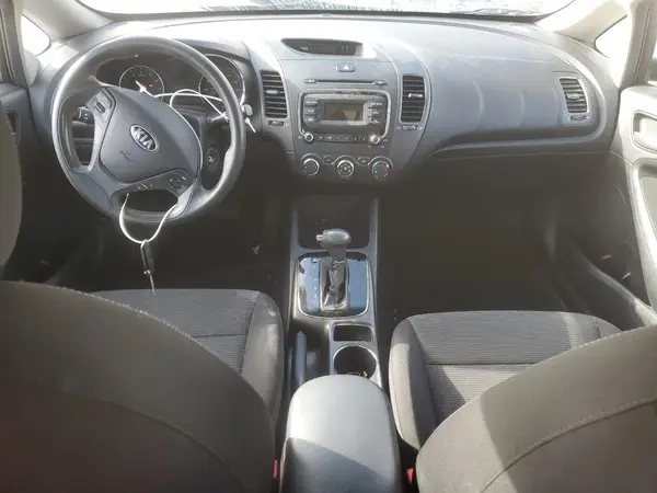 3KPFK4A71HE109285 2017 KIA FORTE - Image 8