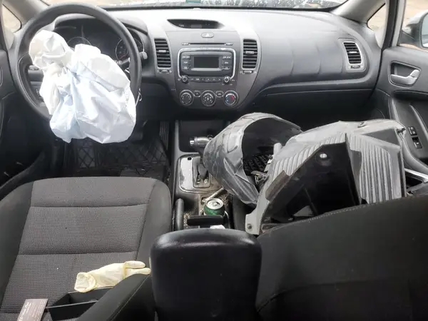 3KPFK4A71HE109321 2017 KIA FORTE - Image 8