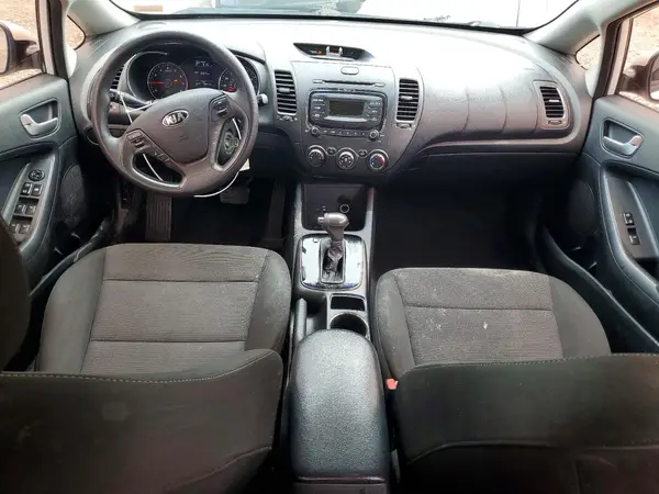 3KPFK4A71HE109593 2017 KIA FORTE - Image 8