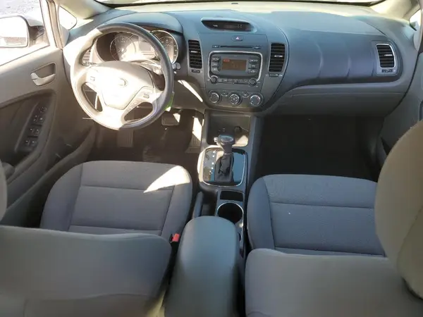 3KPFK4A71HE111070 2017 KIA FORTE - Image 8