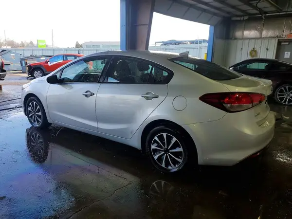 3KPFK4A71HE114227 2017 KIA FORTE - Image 2