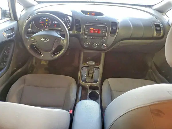 3KPFK4A71HE114227 2017 KIA FORTE - Image 8